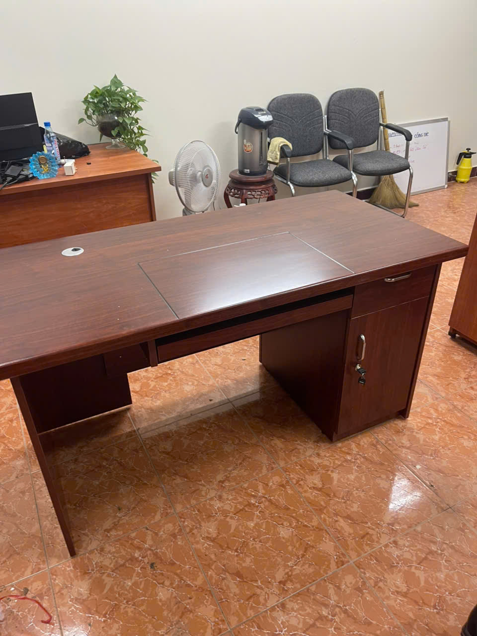 Bàn trưởng phòng ET1400D